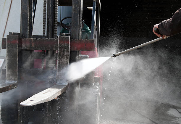 Best Garage Pressure Washing  in Inglenook, CT
